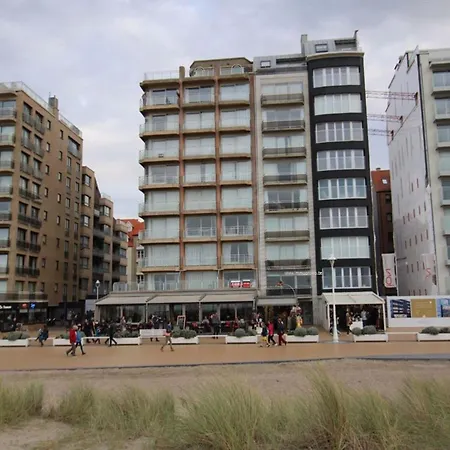 Seaflower 103 Located Directly On The Apartment *