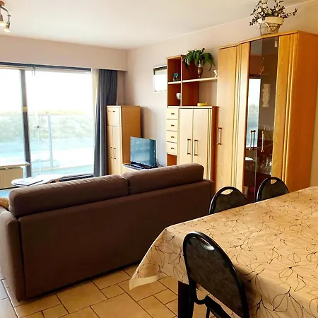 Seaflower 103 Located Directly On The Apartment *